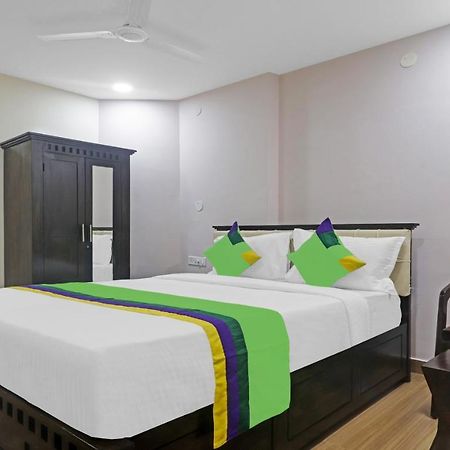 Treebo Purple Square Hotel Hyderabad Eksteriør billede