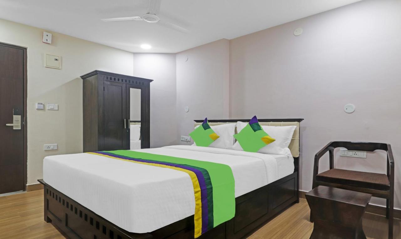 Treebo Purple Square Hotel Hyderabad Eksteriør billede