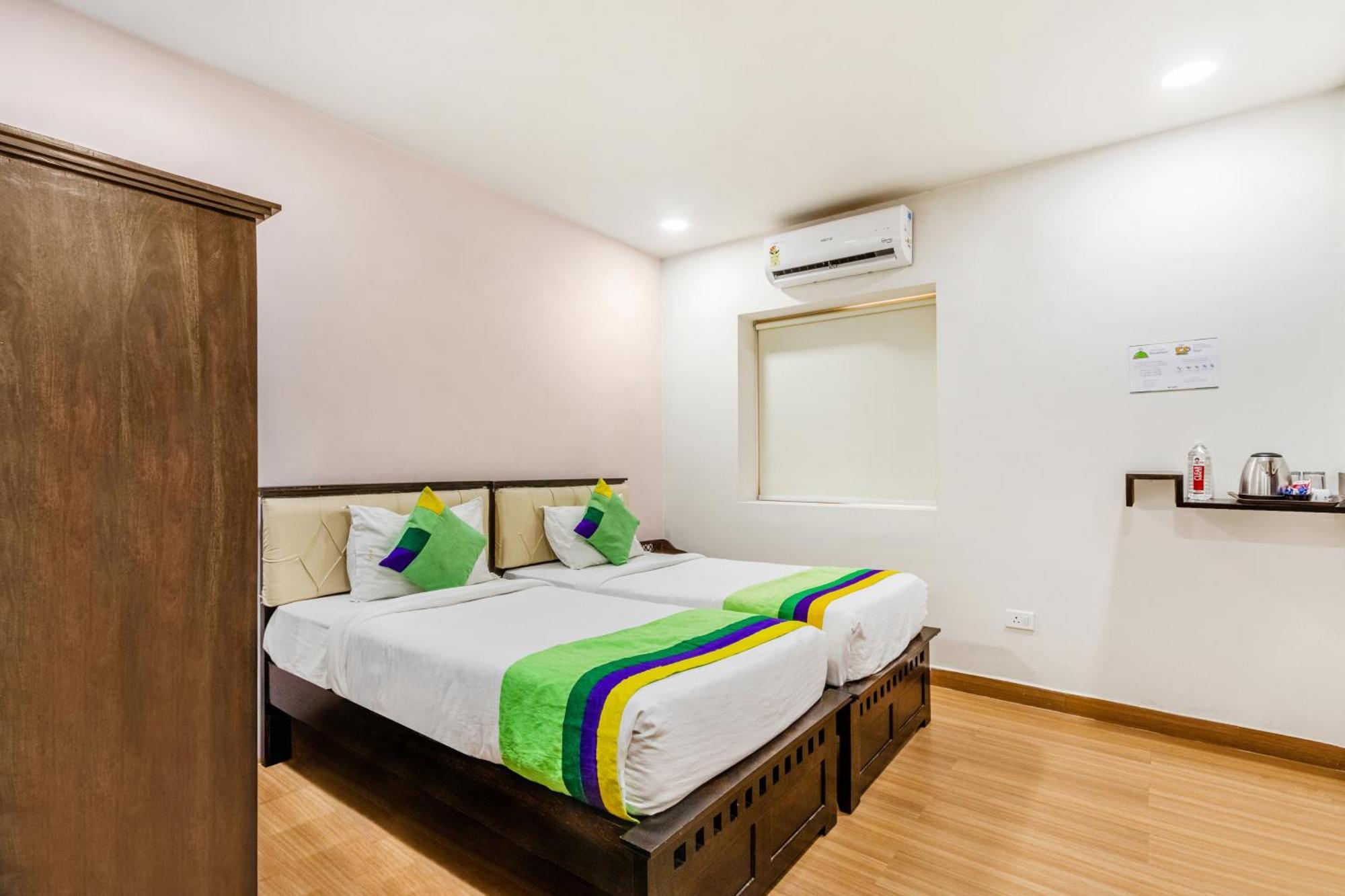 Treebo Purple Square Hotel Hyderabad Eksteriør billede