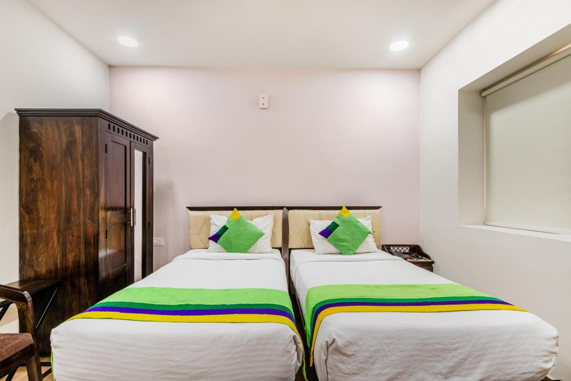Treebo Purple Square Hotel Hyderabad Eksteriør billede