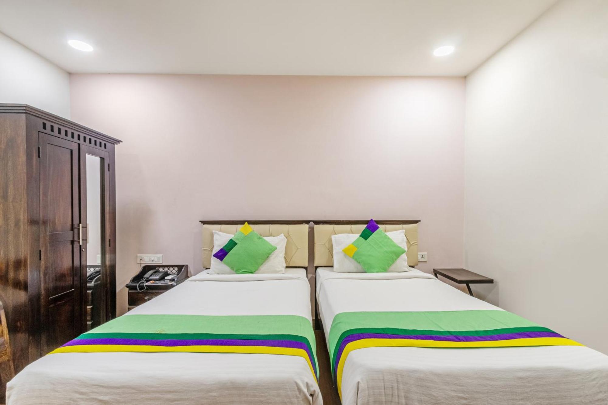 Treebo Purple Square Hotel Hyderabad Eksteriør billede