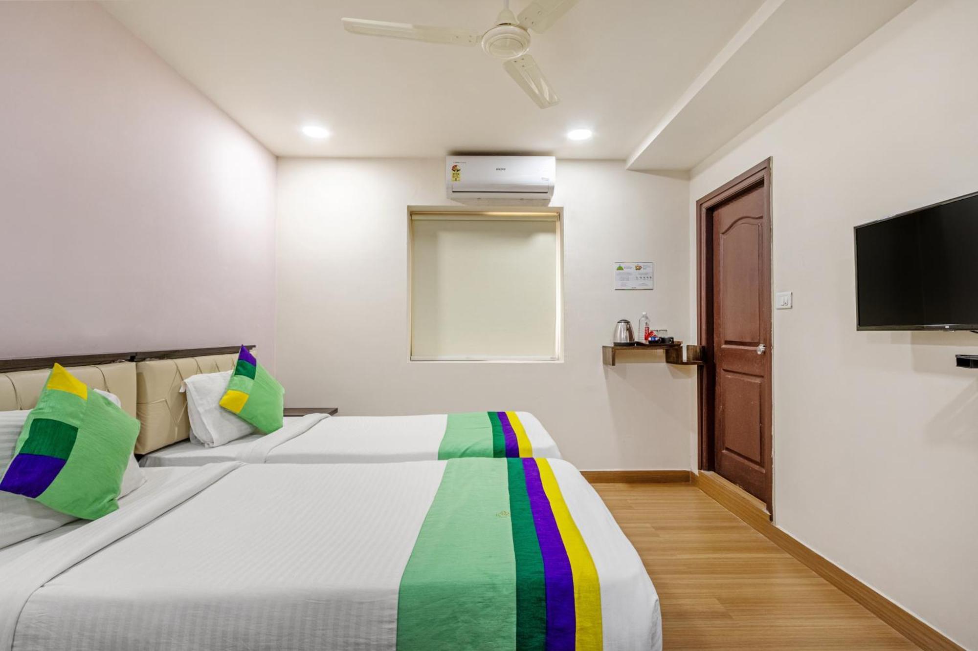 Treebo Purple Square Hotel Hyderabad Eksteriør billede