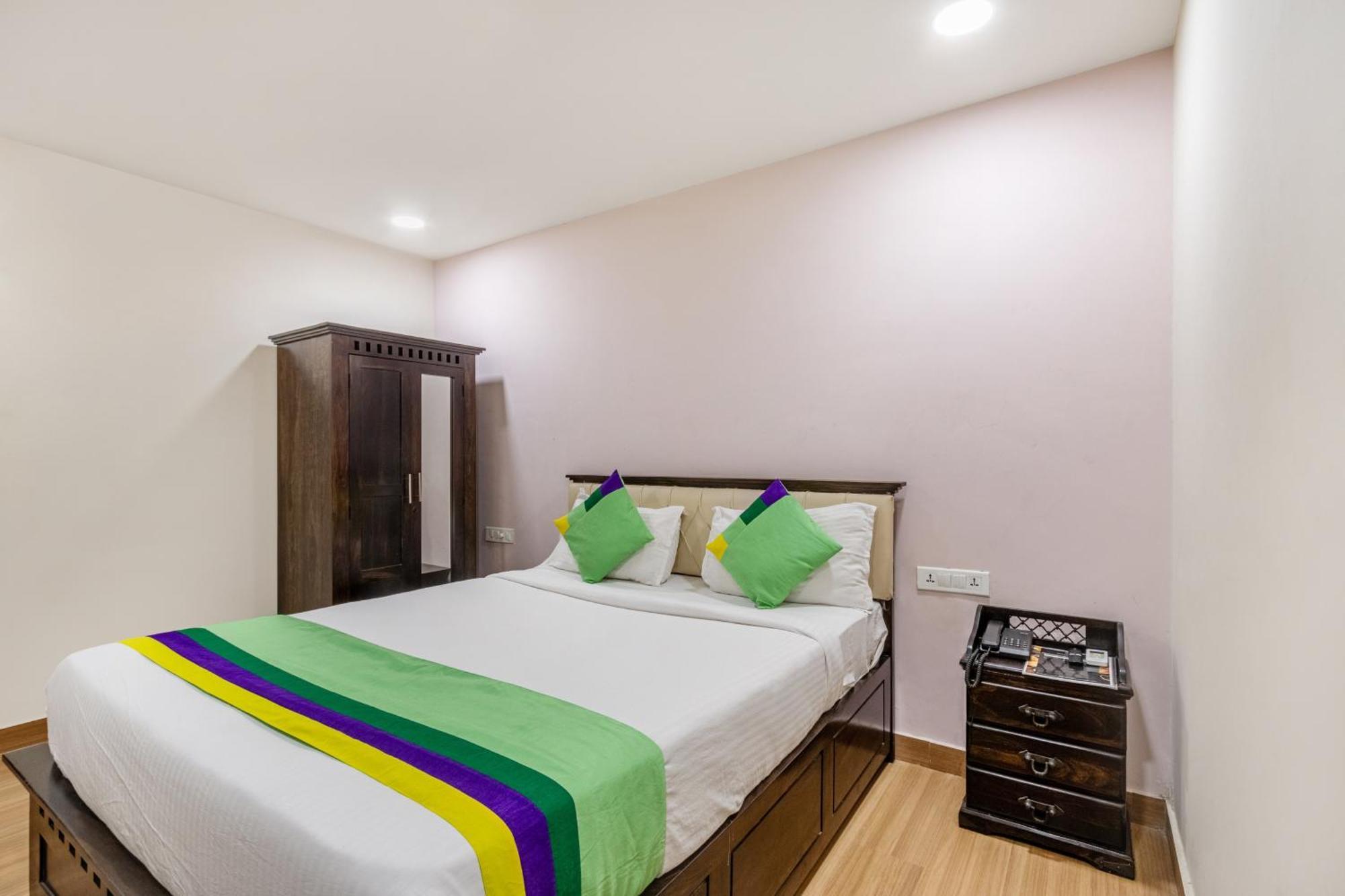 Treebo Purple Square Hotel Hyderabad Eksteriør billede