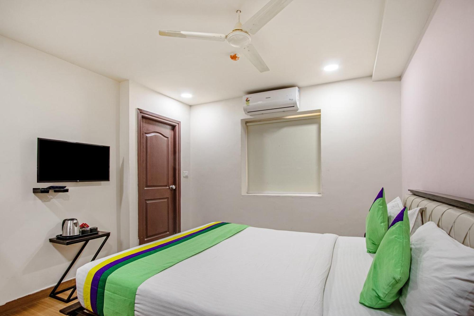 Treebo Purple Square Hotel Hyderabad Eksteriør billede