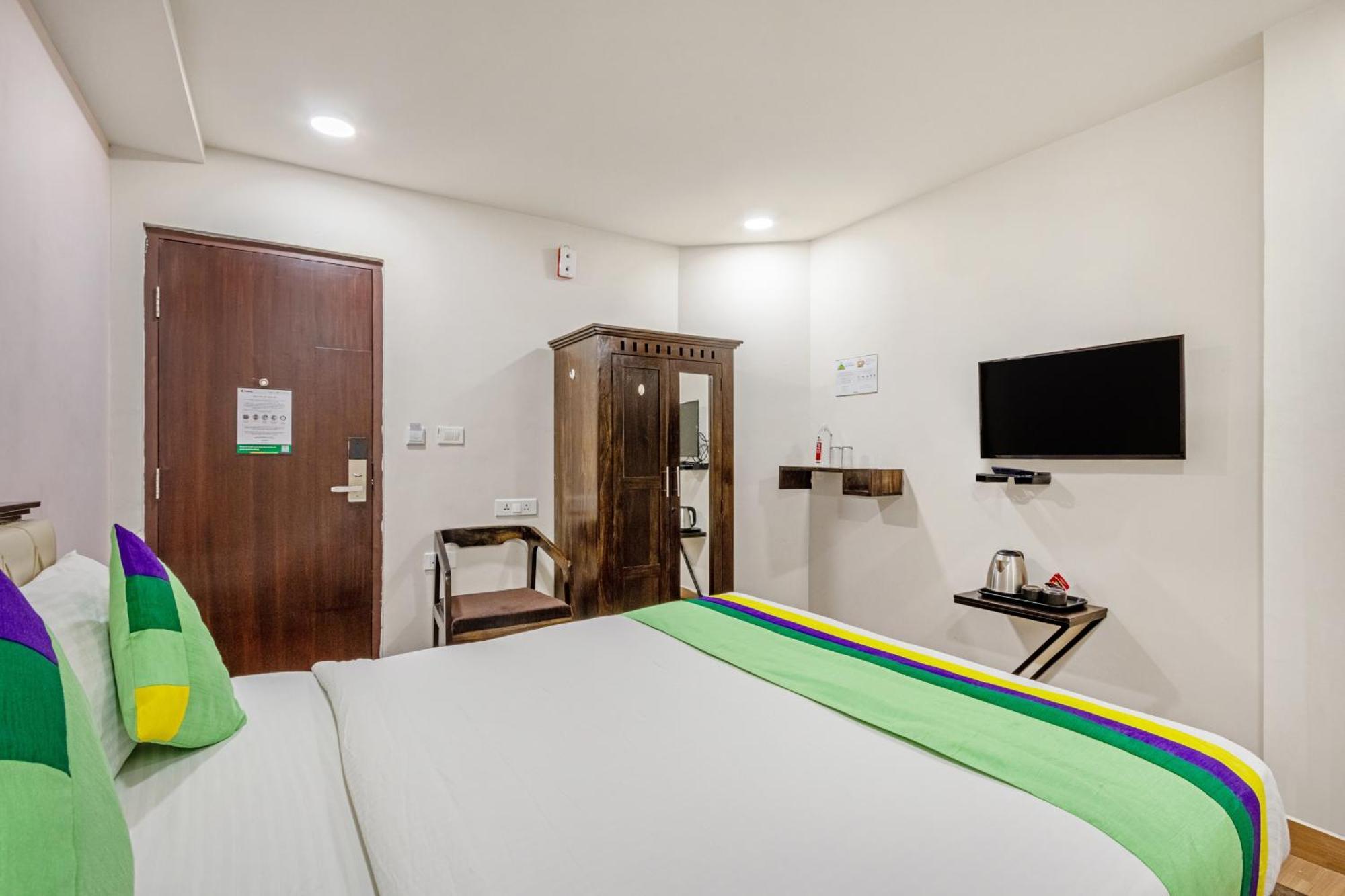 Treebo Purple Square Hotel Hyderabad Eksteriør billede