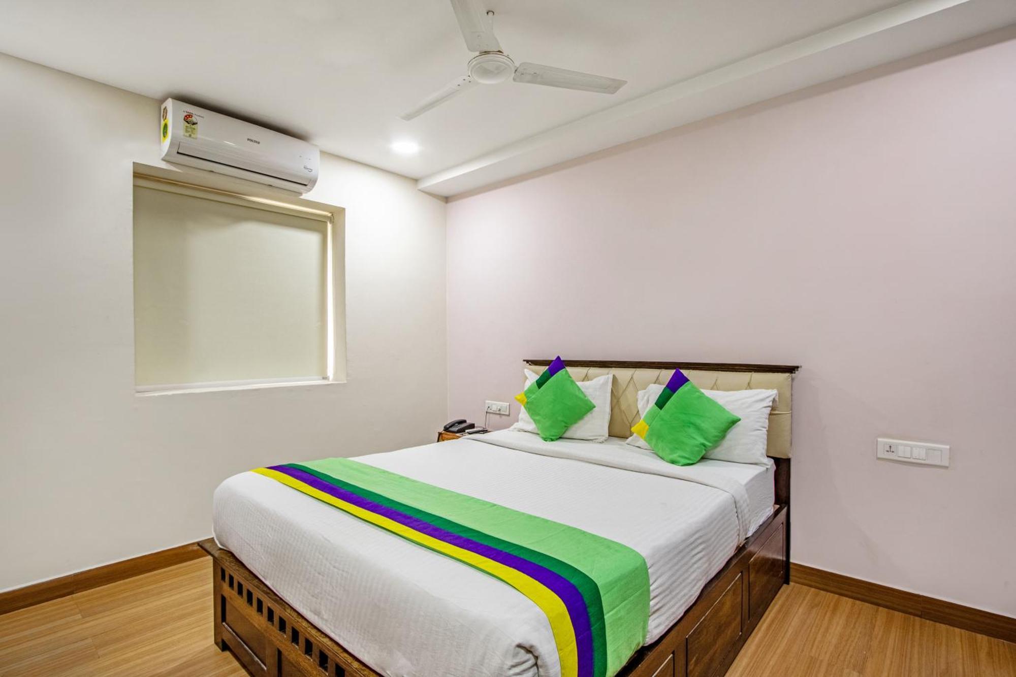 Treebo Purple Square Hotel Hyderabad Eksteriør billede