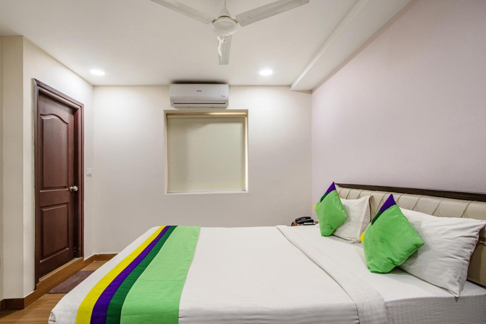 Treebo Purple Square Hotel Hyderabad Eksteriør billede