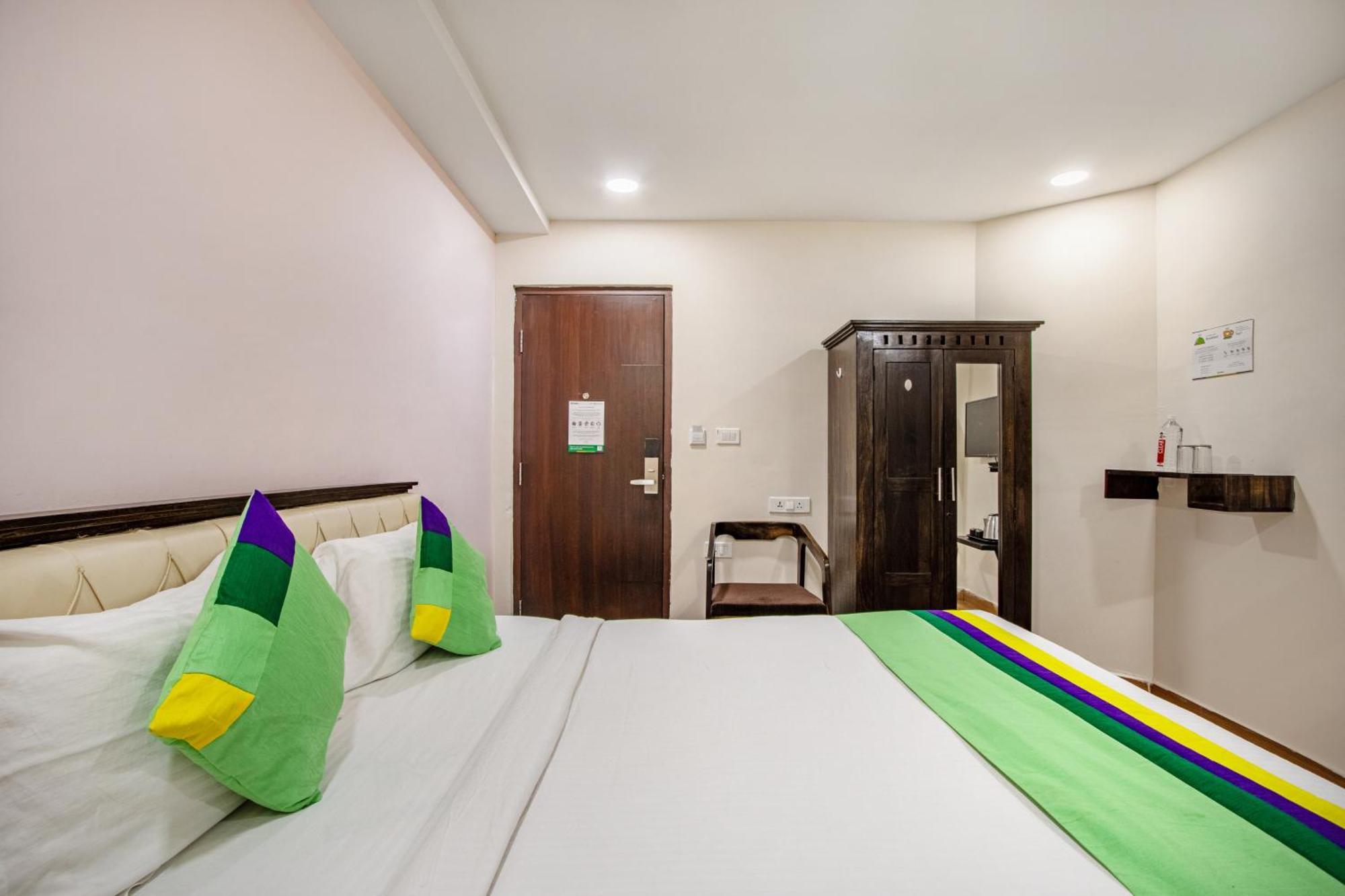 Treebo Purple Square Hotel Hyderabad Eksteriør billede