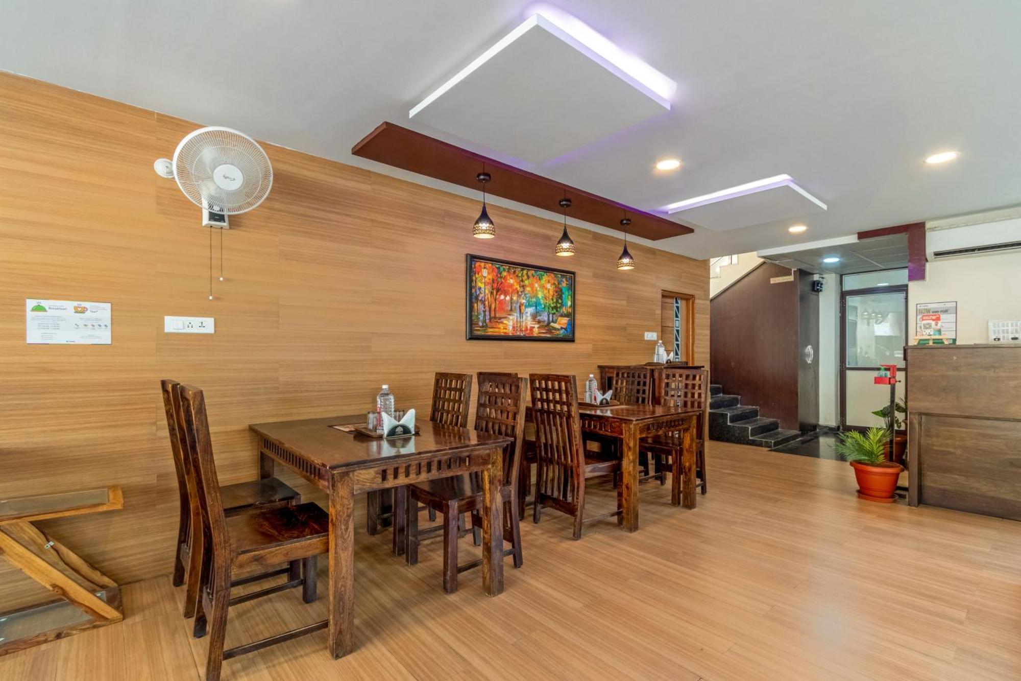 Treebo Purple Square Hotel Hyderabad Eksteriør billede